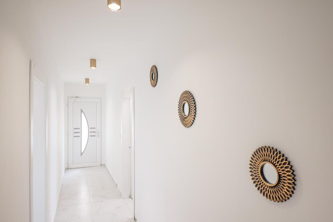 Beachfront Apartments Tic With Seaview Miletici Bagian luar foto