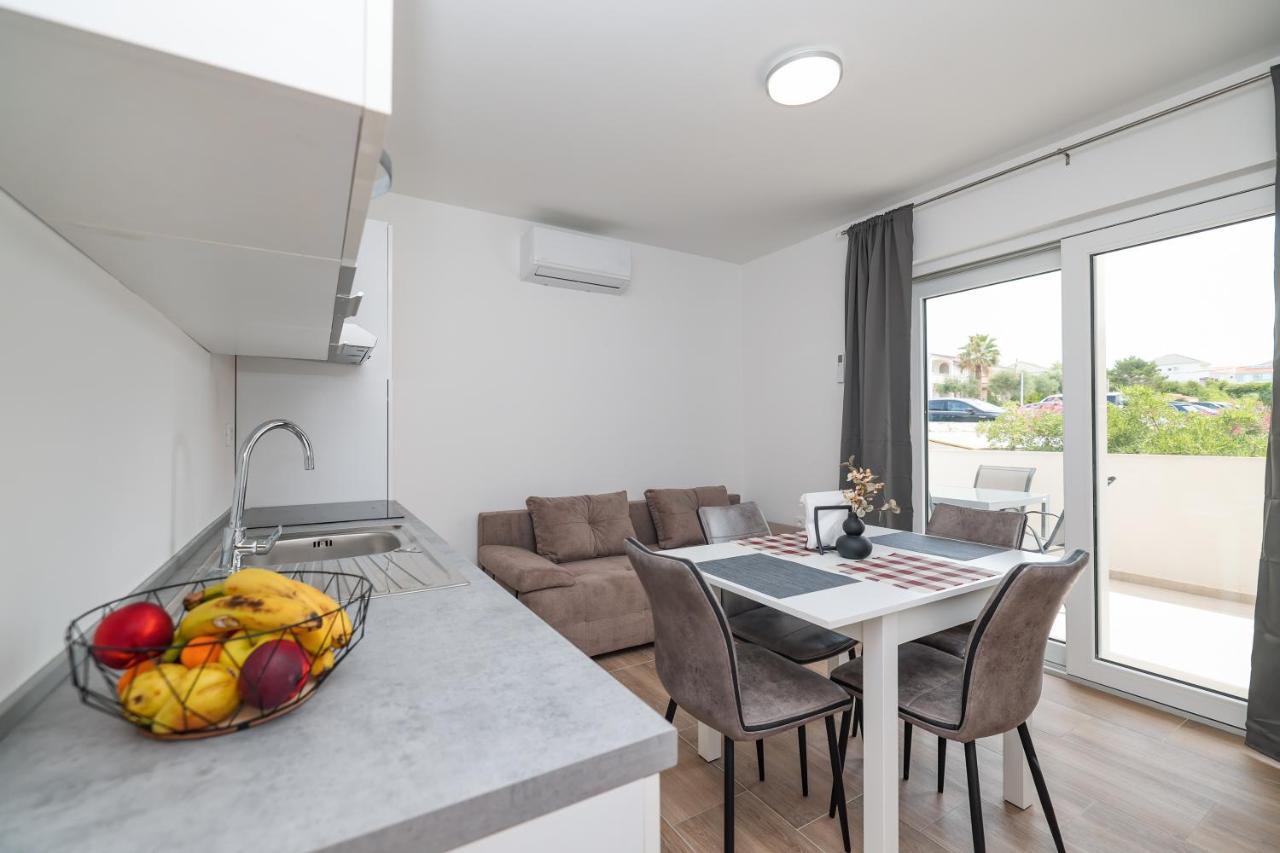 Beachfront Apartments Tic With Seaview Miletici Bagian luar foto