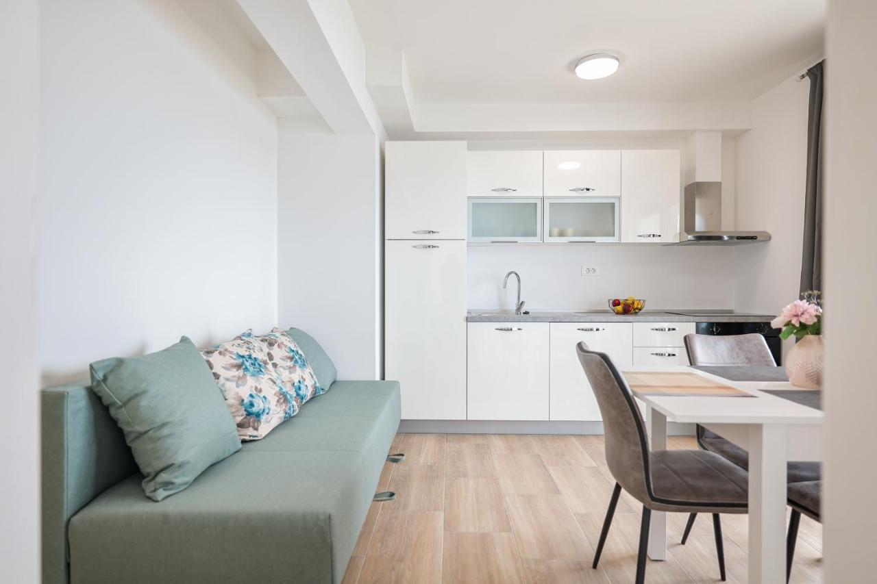 Beachfront Apartments Tic With Seaview Miletici Bagian luar foto