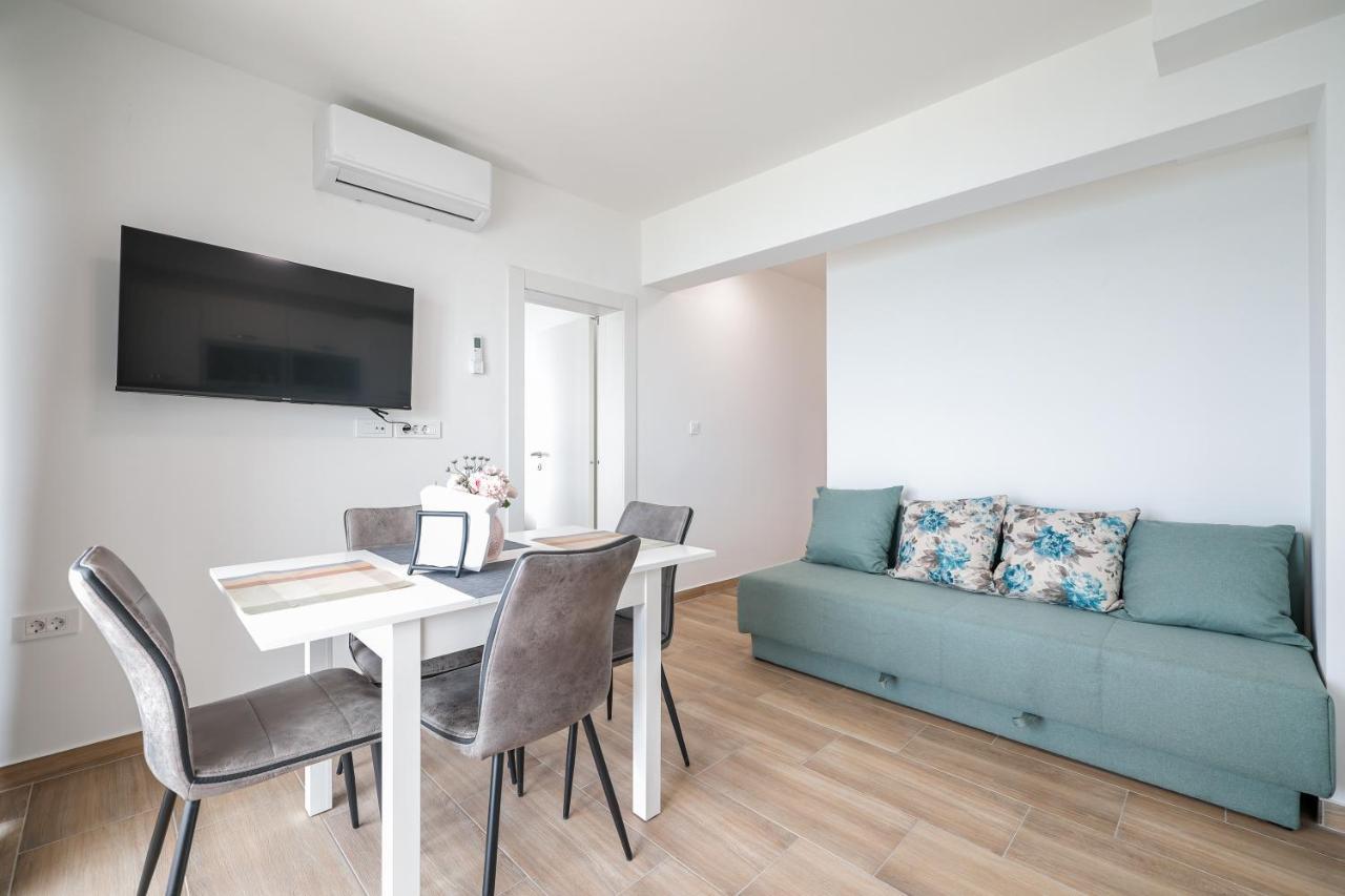 Beachfront Apartments Tic With Seaview Miletici Bagian luar foto