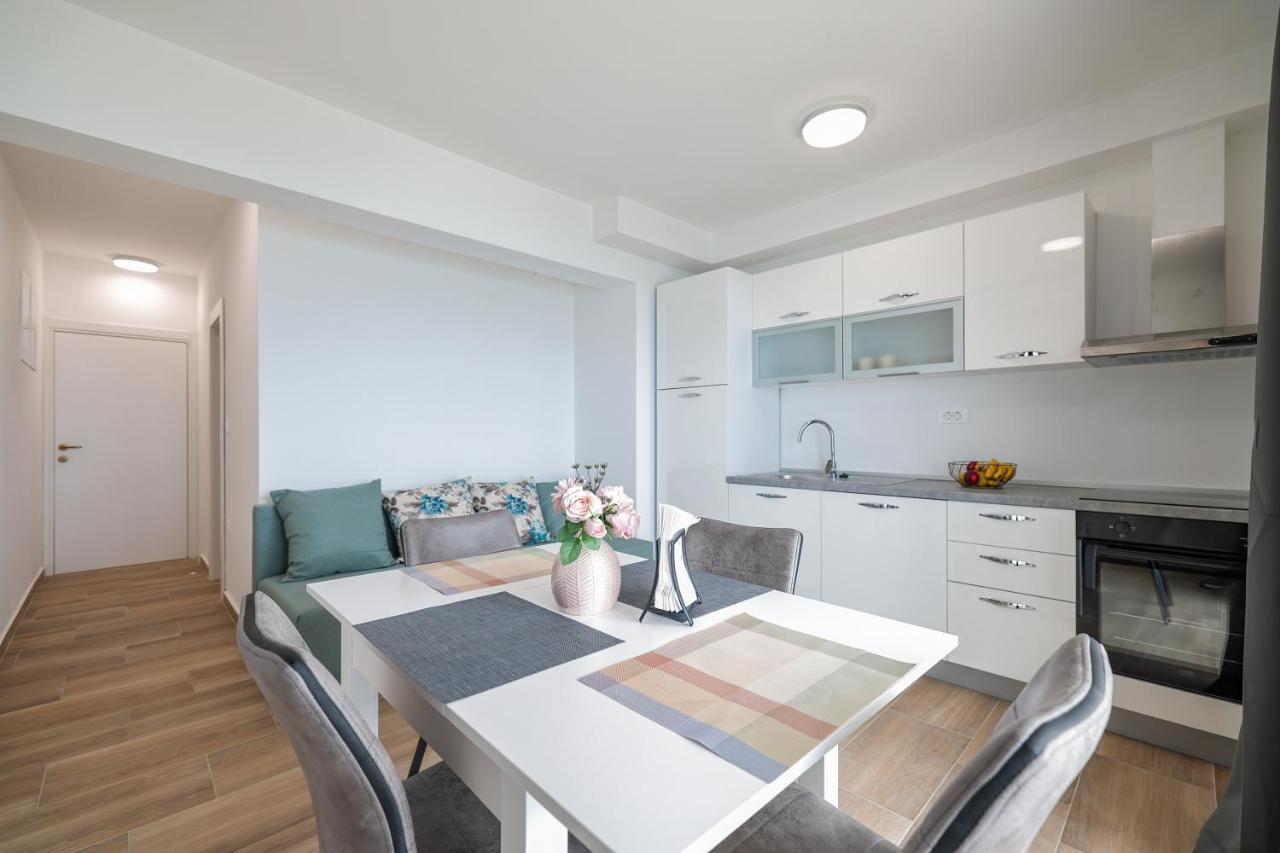 Beachfront Apartments Tic With Seaview Miletici Bagian luar foto