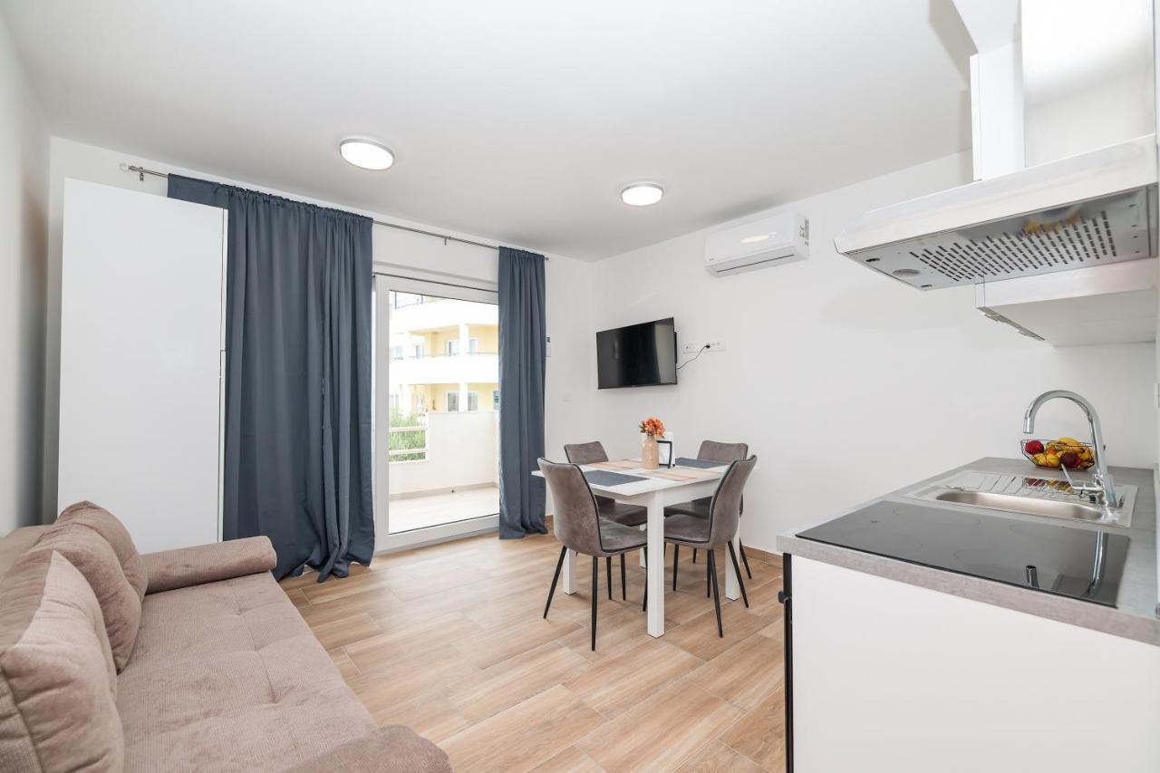 Beachfront Apartments Tic With Seaview Miletici Bagian luar foto