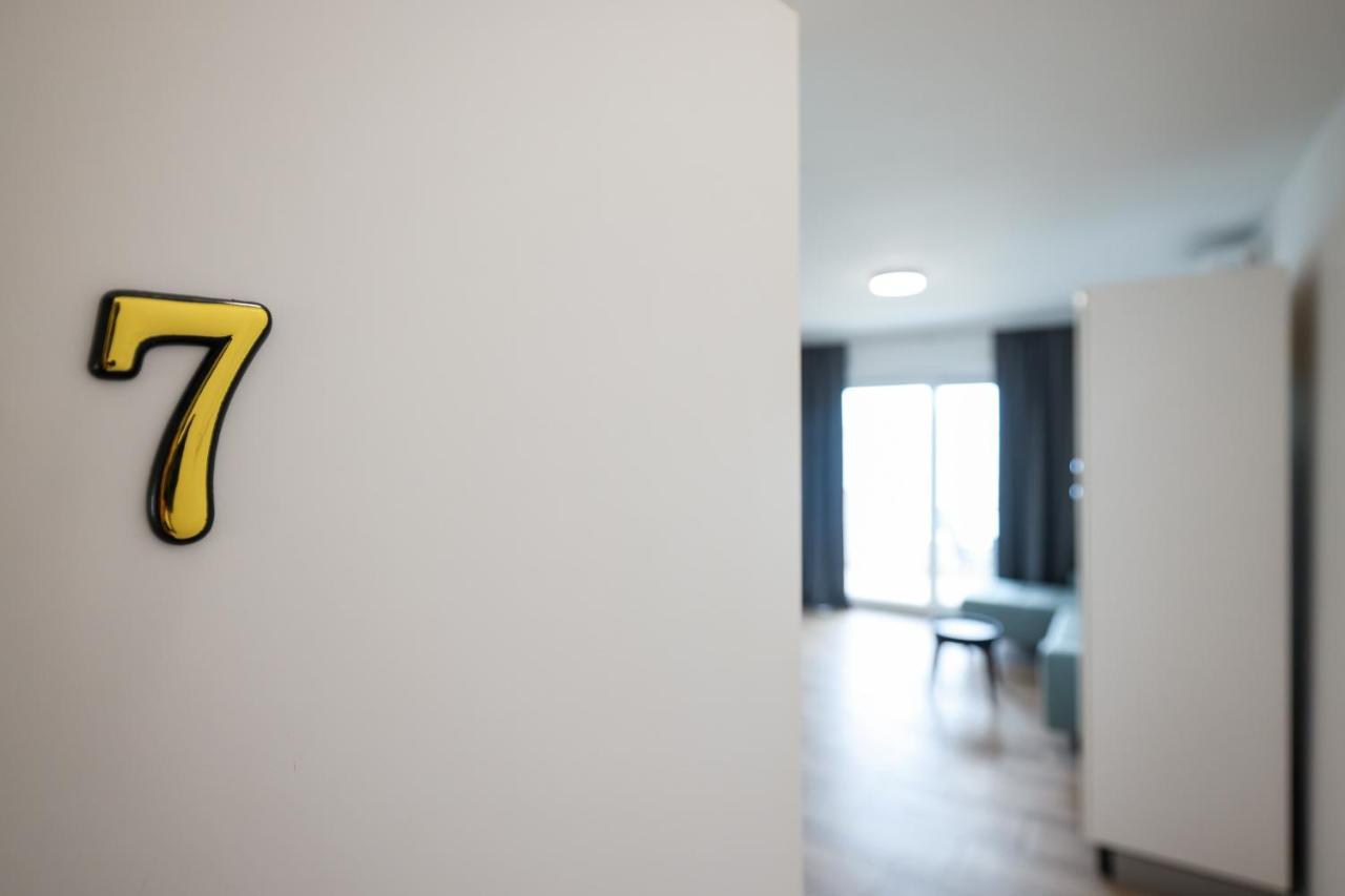 Beachfront Apartments Tic With Seaview Miletici Bagian luar foto