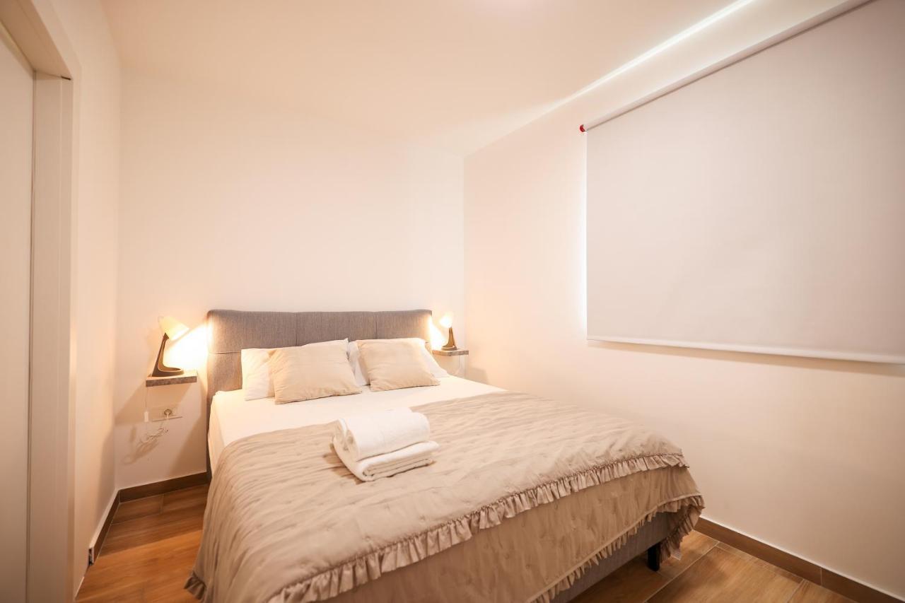 Beachfront Apartments Tic With Seaview Miletici Bagian luar foto
