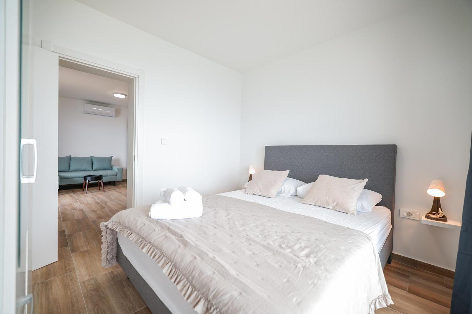 Beachfront Apartments Tic With Seaview Miletici Bagian luar foto