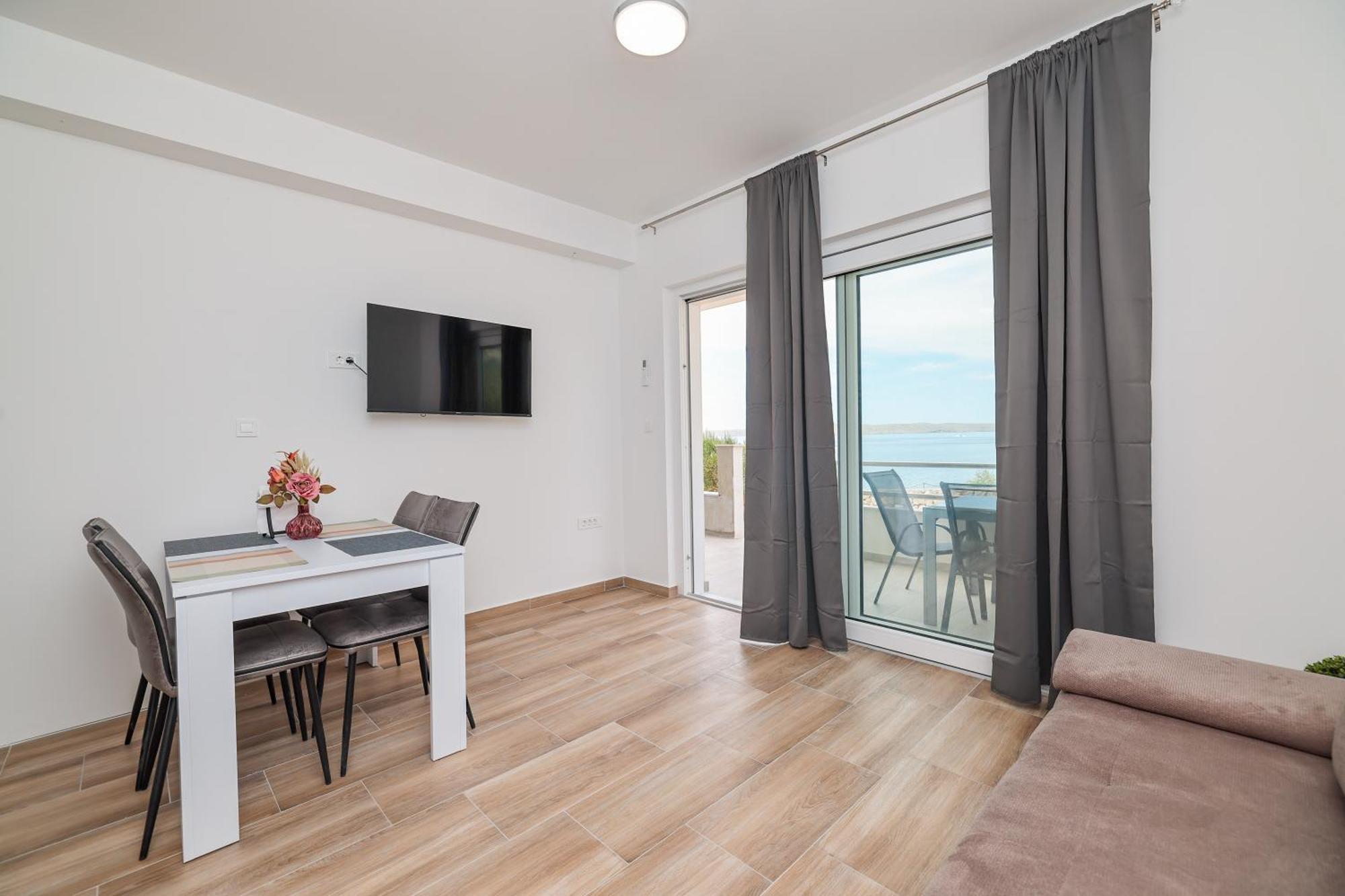 Beachfront Apartments Tic With Seaview Miletici Bagian luar foto