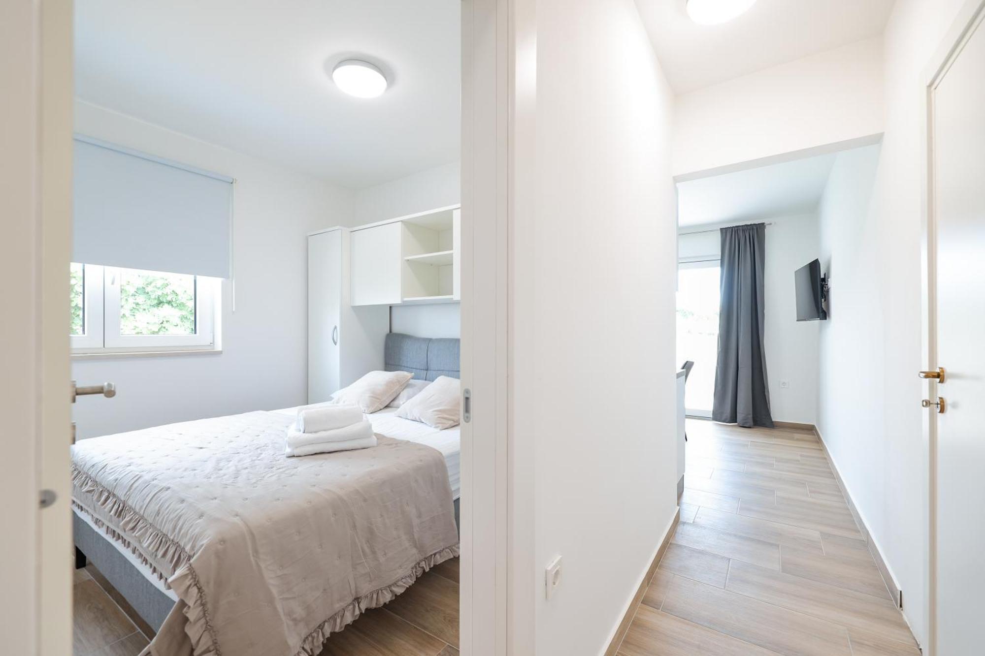 Beachfront Apartments Tic With Seaview Miletici Bagian luar foto