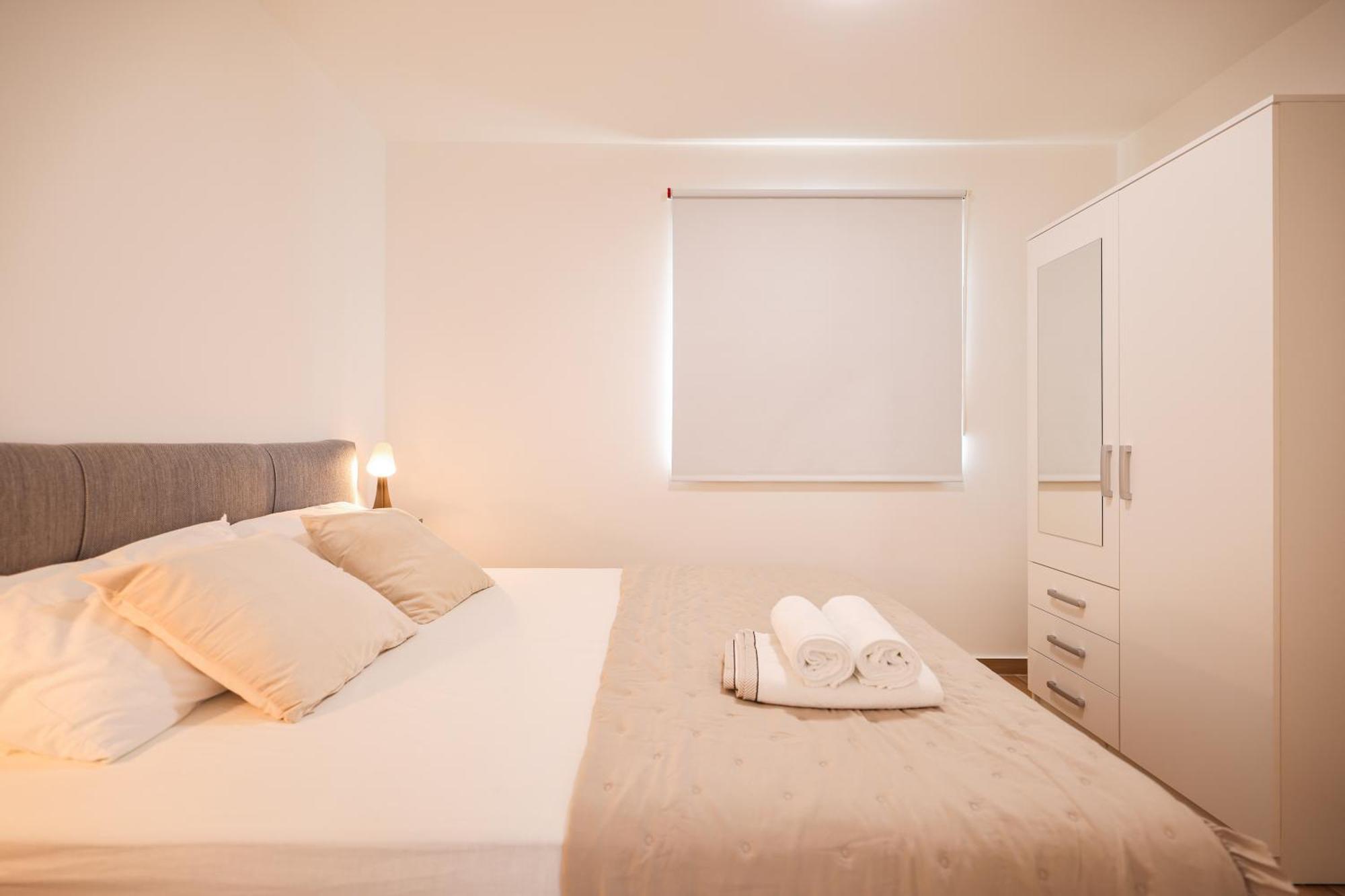 Beachfront Apartments Tic With Seaview Miletici Bagian luar foto