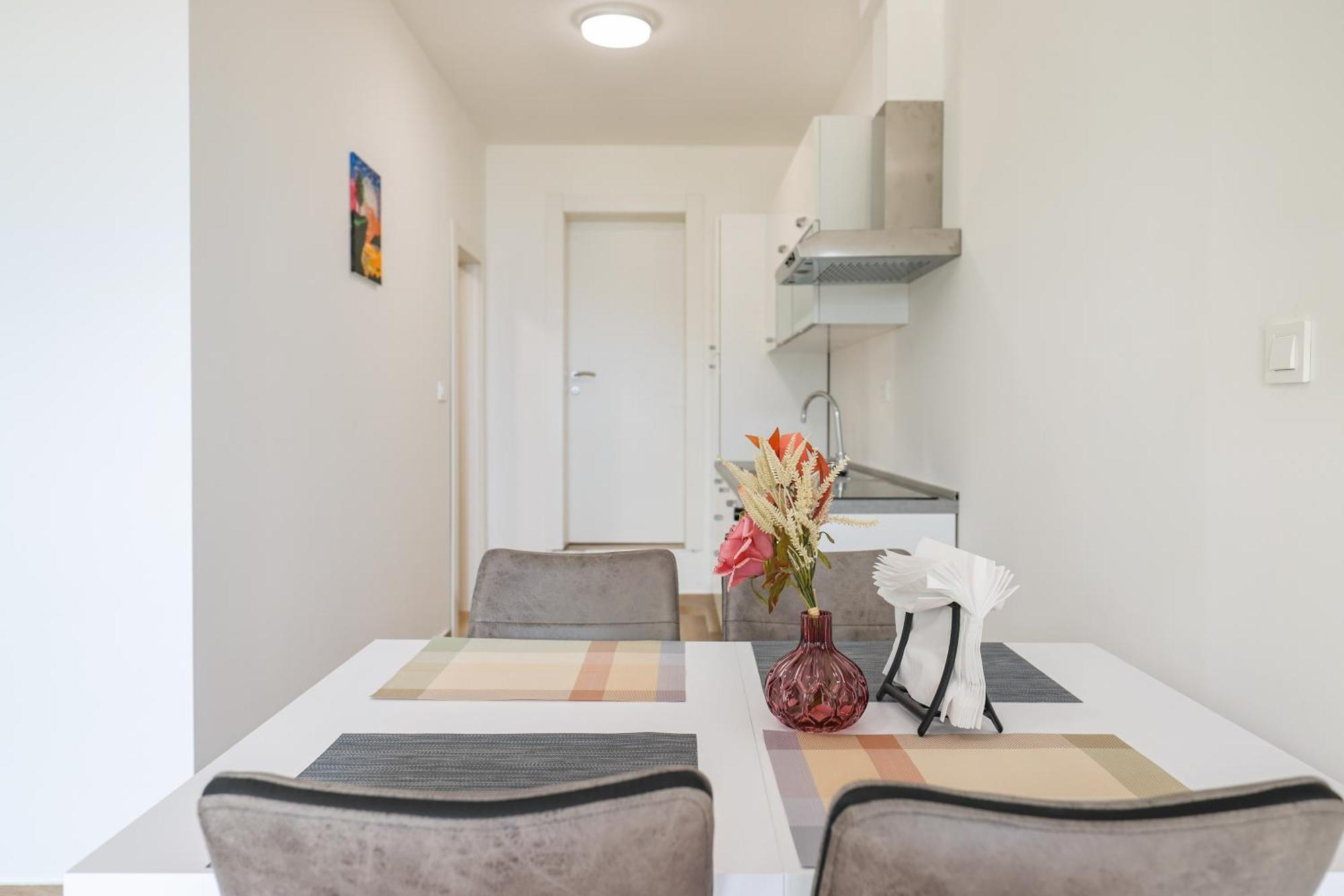 Beachfront Apartments Tic With Seaview Miletici Bagian luar foto