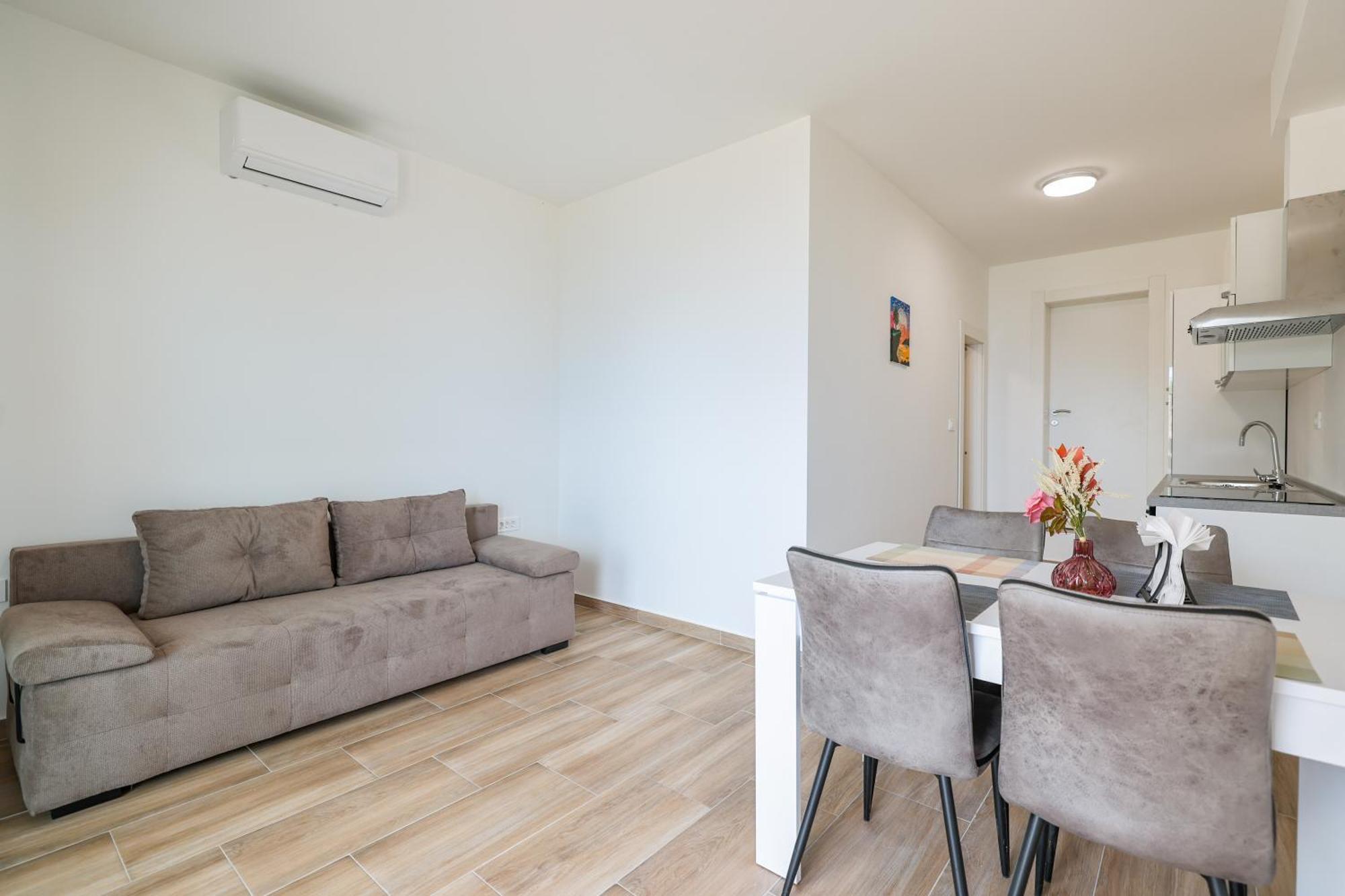 Beachfront Apartments Tic With Seaview Miletici Bagian luar foto